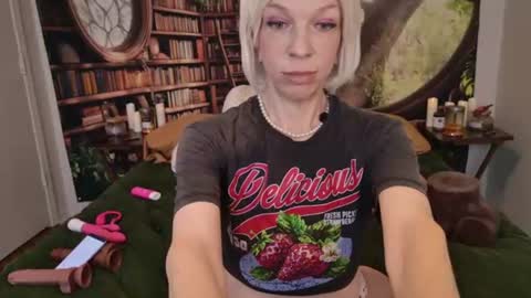 Snapshot of minxtessarae chatting on 06/25/26, 05:50 Tessa Rae online show from 06/25/26, 05:50