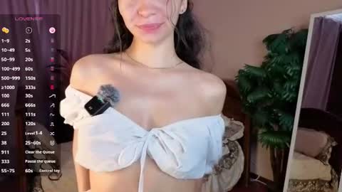 Snapshot of mioflare chatting on 06/19/26, 03:00 Mio online show from 06/19/26, 03:00