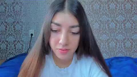 Snapshot of mira_bloempje chatting on 09/17/25, 09:44 Mira online show from 09/17/25, 09:44