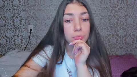 Snapshot of mira_bloempje chatting on 12/04/25, 09:01 Mira online show from 12/04/25, 09:01