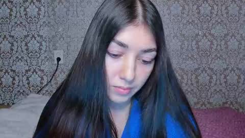 Snapshot of mira_bloempje chatting on 12/15/25, 05:17 Mira online show from 12/15/25, 05:17