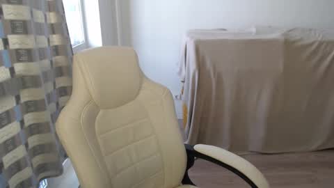 mira_g online show from 02/04/26, 09:04