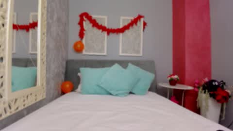 Snapshot of mira_glow chatting on 11/12/25, 04:57 Mira online show from 11/12/25, 04:57