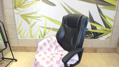 Snapshot of mira_karter chatting on 12/08/24, 07:37 Mira online show from 12/08/24, 07:37