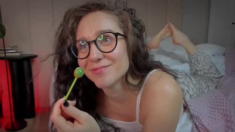 Snapshot of mira_kraviz chatting on 01/17/25, 10:45 Mira online show from 01/17/25, 10:45