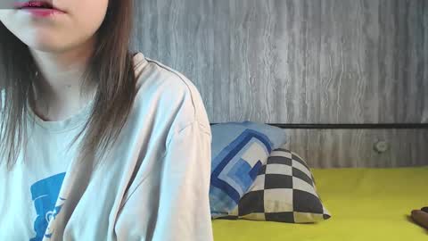 mira_one_ online show from 10/07/25, 10:34