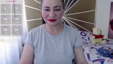 Vicky online show from 10/18/25, 02:07