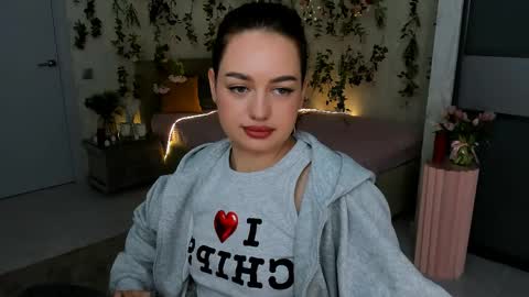 Emma online show from 05/26/26, 07:10