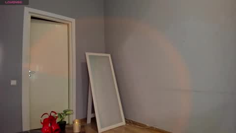 Meera online show from 03/10/25, 04:14