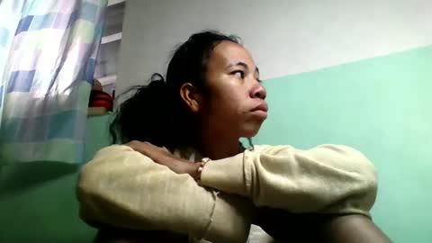Snapshot of mirah881 chatting on 12/17/25, 05:13 mirah881 online show from 12/17/25, 05:13
