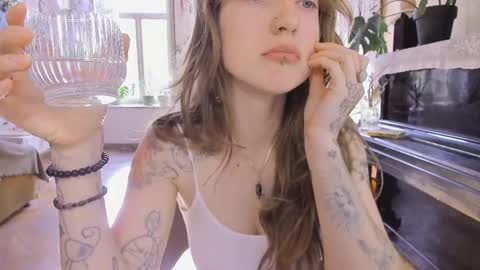 Snapshot of miranda2_0 chatting on 11/08/25, 08:03 miranda2_0 online show from 11/08/25, 08:03