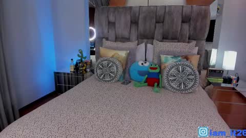 Snapshot of mirandacollins_ chatting on 02/19/25, 12:14 Miranda online show from 02/19/25, 12:14