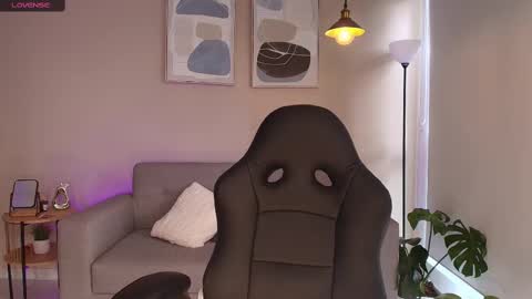 Snapshot of mirandashaw chatting on 02/10/25, 08:21 Miranda Shaw online show from 02/10/25, 08:21