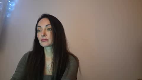 Snapshot of mirelisse chatting on 05/08/26, 08:25 Christina online show from 05/08/26, 08:25