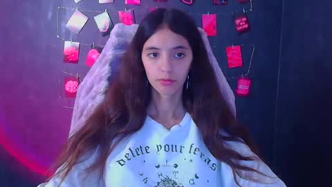 Snapshot of miri_miss chatting on 10/29/25, 01:02 Miri online show from 10/29/25, 01:02