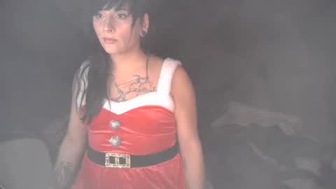 Snapshot of misafukuda chatting on 12/14/24, 12:44 Lulu Valentine online show from 12/14/24, 12:44