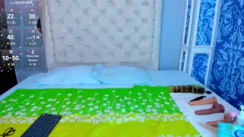 Mishell online show from 10/31/25, 01:34