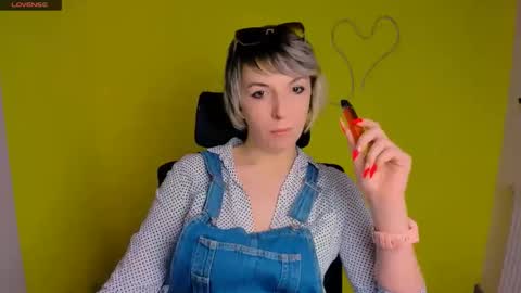 Snapshot of mishelle_blondie chatting on 04/27/26, 03:10 Mishelle online show from 04/27/26, 03:10