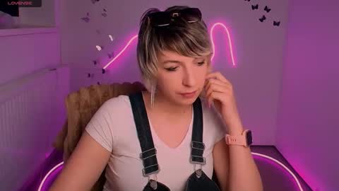 Snapshot of mishelle_blondie chatting on 04/29/26, 11:58 Mishelle online show from 04/29/26, 11:58