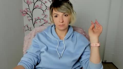 Snapshot of mishelle_blondie chatting on 05/11/26, 04:59 Mishelle online show from 05/11/26, 04:59