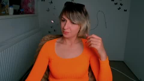 Snapshot of mishelle_blondie chatting on 06/16/26, 11:24 Mishelle online show from 06/16/26, 11:24