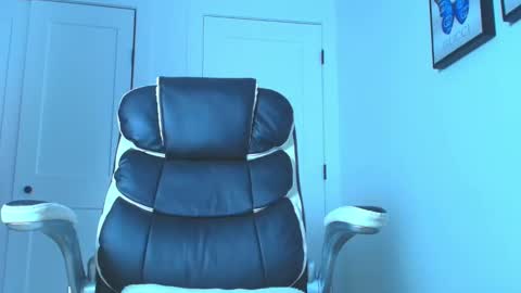 instagram   mishell hadid online show from 01/16/26, 06:34