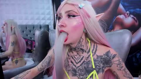 miss___angel online show from 09/19/25, 06:19