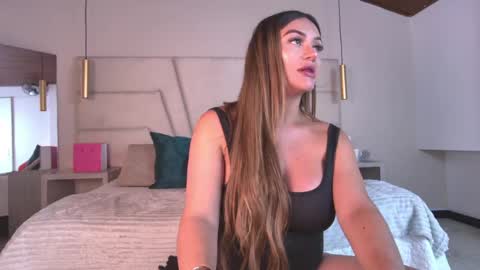Snapshot of miss__ary_ chatting on 04/24/26, 11:45 miss__ary_ online show from 04/24/26, 11:45