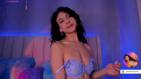 Snapshot of miss__charlotte_ chatting on 10/17/25, 05:43 Charlotte online show from 10/17/25, 05:43