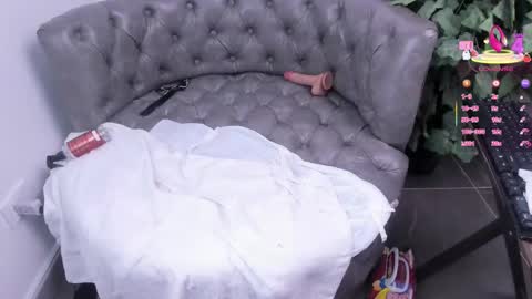 Snapshot of miss__daphne chatting on 03/11/25, 05:38 Daphne online show from 03/11/25, 05:38