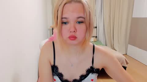 Snapshot of miss__selena chatting on 12/25/24, 07:45 miss__selena online show from 12/25/24, 07:45