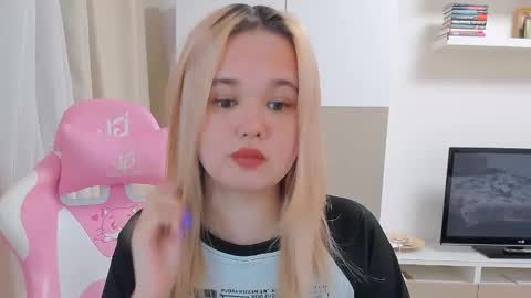 Snapshot of miss__selena chatting on 02/18/25, 05:21 miss__selena online show from 02/18/25, 05:21