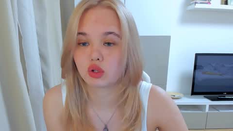 Snapshot of miss__selena chatting on 02/25/25, 08:19 miss__selena online show from 02/25/25, 08:19