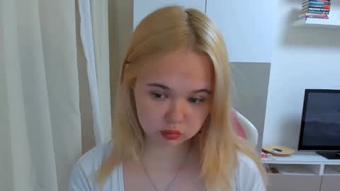 Snapshot of miss__selena chatting on 03/06/25, 04:38 miss__selena online show from 03/06/25, 04:38