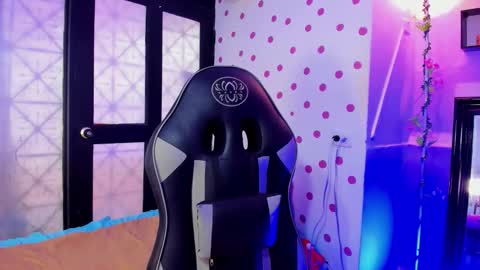 Akemi 3 online show from 10/27/25, 01:37