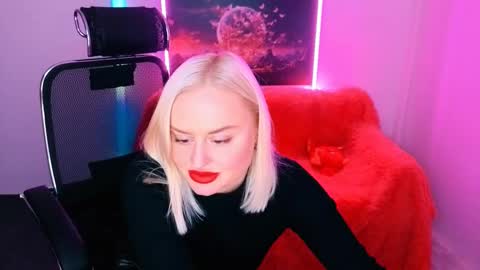 Snapshot of miss_alice_silver chatting on 09/29/25, 08:24 miss_alice_silver online show from 09/29/25, 08:24