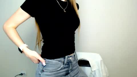 Snapshot of miss_angelina_ chatting on 05/12/26, 06:54 Angelina online show from 05/12/26, 06:54