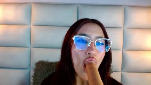 miss_ariss online show from 04/22/26, 02:36