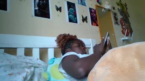 Snapshot of miss_atitude chatting on 10/15/25, 06:35 miss_atitude online show from 10/15/25, 06:35