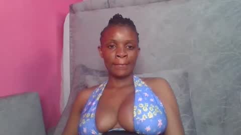 Snapshot of miss_belllo chatting on 09/17/25, 05:09 miss_belllo online show from 09/17/25, 05:09