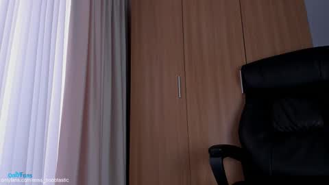 Snapshot of miss_boobtastic chatting on 09/26/25, 12:31 Ivy online show from 09/26/25, 12:31