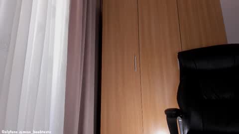 Snapshot of miss_boobtastic chatting on 01/12/26, 01:16 Ivy online show from 01/12/26, 01:16