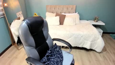 Cataleya online show from 10/24/25, 12:12