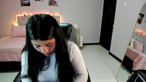Snapshot of miss_cataleya__ chatting on 05/25/26, 12:33 Cataleya online show from 05/25/26, 12:33