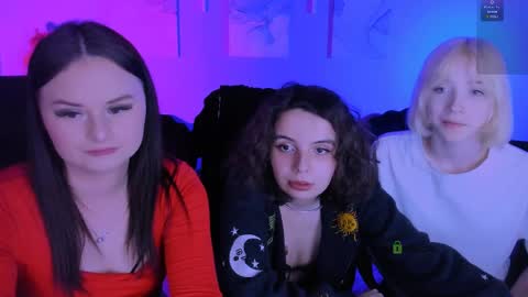Snapshot of miss_courtney chatting on 04/23/26, 12:29 miss_courtney online show from 04/23/26, 12:29