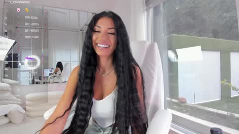 miss_diamond__ online show from 11/26/25, 08:04