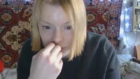 Snapshot of miss_elistia_ chatting on 05/06/26, 11:04 Elis online show from 05/06/26, 11:04