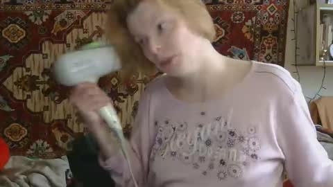 Snapshot of miss_elistia_ chatting on 05/07/26, 11:04 Elis online show from 05/07/26, 11:04