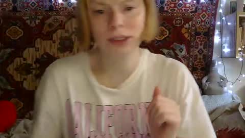 Snapshot of miss_elistia_ chatting on 05/25/26, 11:27 Elis online show from 05/25/26, 11:27