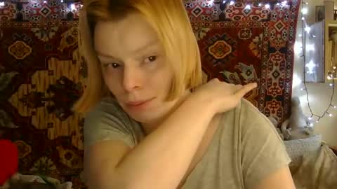 Snapshot of miss_elistia_ chatting on 06/03/26, 02:33 Elis online show from 06/03/26, 02:33